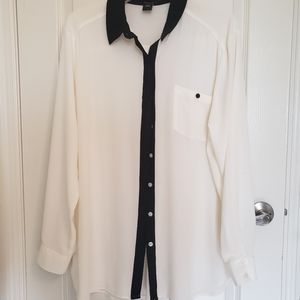 White with black accent Ann Taylor loose blouse size L